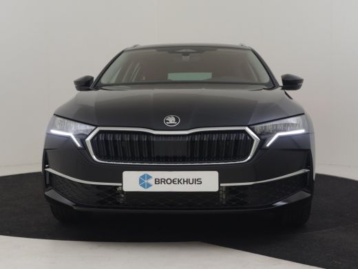 Skoda Octavia Combi Business Edition Plus | Achteruitrijcamera | Chromen grille | Dynamic Chassis Control ActivLease financial lease