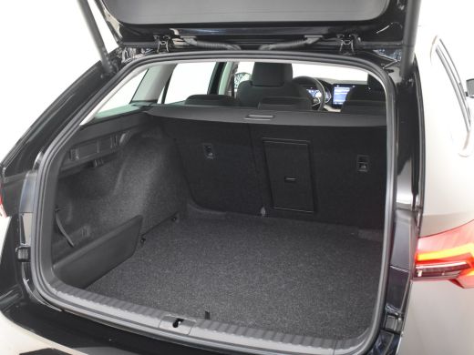 Skoda Octavia Combi Business Edition Plus | Achteruitrijcamera | Chromen grille | Dynamic Chassis Control ActivLease financial lease
