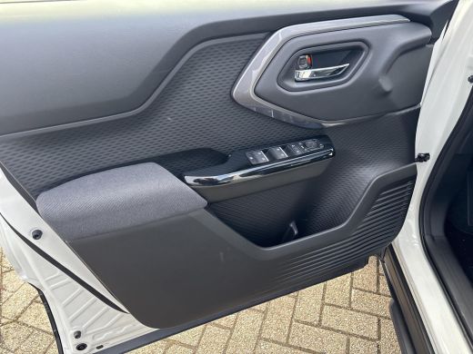 Suzuki e Vitara 61kWH Style 100% Electrisch | Panoramadak | 19inch LM Velgen | Parkeersensoren voor en achter | ActivLease financial lease