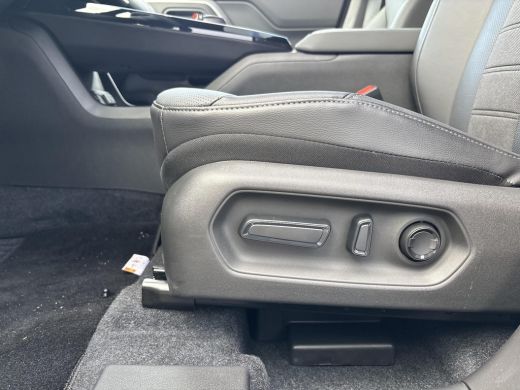 Suzuki e Vitara 61kWH Style 100% Electrisch | Panoramadak | 19inch LM Velgen | Parkeersensoren voor en achter | ActivLease financial lease