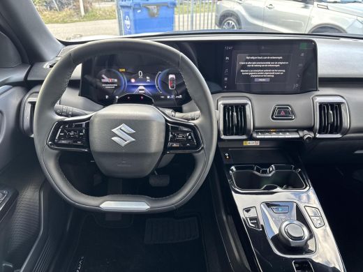 Suzuki e Vitara 61kWH Style 100% Electrisch | Panoramadak | 19inch LM Velgen | Parkeersensoren voor en achter | ActivLease financial lease