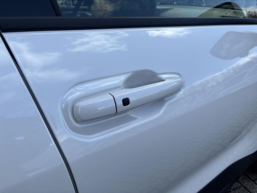 Suzuki e Vitara 61kWH Style 100% Electrisch | Panoramadak | 19inch LM Velgen | Parkeersensoren voor en achter | ActivLease financial lease