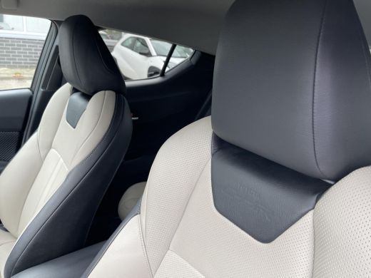 Toyota C-HR 2.0 Hybrid Executive ActivLease financial lease