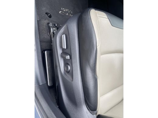 Toyota C-HR 2.0 Hybrid Executive ActivLease financial lease