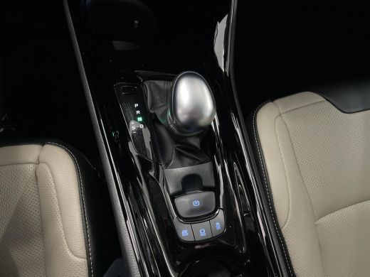 Toyota C-HR 2.0 Hybrid Executive ActivLease financial lease