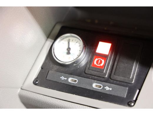 Volkswagen Crafter 2.0 TDI DSG AUTOMAAT BAKWAGEN BE CLIXTAR ActivLease financial lease