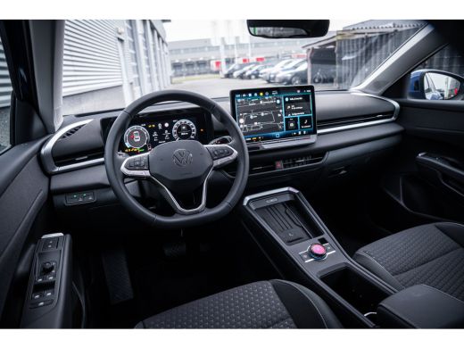 Volkswagen T-Roc Life First Edition | 'App-Connect' draadloze smartphone integratie | Automatische afstandsregelin... ActivLease financial lease