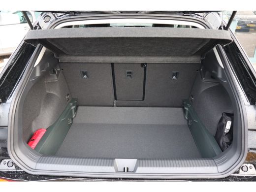 Volkswagen T-Roc Life First Edition | 'App-Connect' draadloze smartphone integratie | Automatische afstandsregelin... ActivLease financial lease