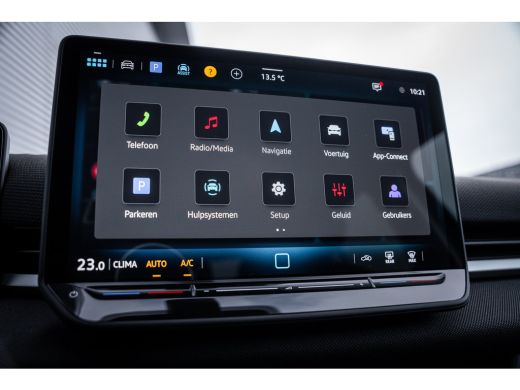 Volkswagen T-Roc Life First Edition | 'App-Connect' draadloze smartphone integratie | Automatische afstandsregelin... ActivLease financial lease