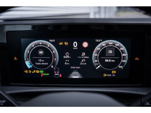 Volkswagen T-Roc Life First Edition | 'App-Connect' draadloze smartphone integratie | Automatische afstandsregelin... ActivLease financial lease