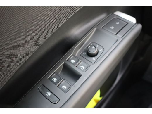 Volkswagen T-Roc Life First Edition | 'App-Connect' draadloze smartphone integratie | Automatische afstandsregelin... ActivLease financial lease