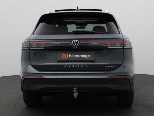 Volkswagen Tiguan 1.5 eHybrid Life Edition 204PK DSG Pano-Schuifdak, Trekhaak, 19" LM Velgen, Navi via apple carpla... ActivLease financial lease