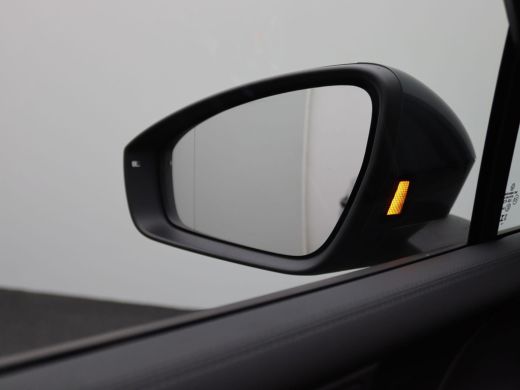 Volkswagen Tiguan 1.5 eHybrid Life Edition 204PK DSG Pano-Schuifdak, Trekhaak, 19" LM Velgen, Navi via apple carpla... ActivLease financial lease