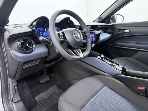 Alfa Romeo Junior Elettrica 54 kWh | 15.000KM!! | FABRIEKSGARANTIE | APPLE CARPLAY| ANDROID AUTO| UNIEKE KLEUR! | A... ActivLease financial lease