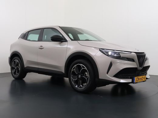 Alfa Romeo Junior Elettrica 54 kWh | 15.000KM!! | FABRIEKSGARANTIE | APPLE CARPLAY| ANDROID AUTO| UNIEKE KLEUR! | A... ActivLease financial lease