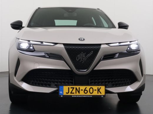 Alfa Romeo Junior Elettrica 54 kWh | 15.000KM!! | FABRIEKSGARANTIE | APPLE CARPLAY| ANDROID AUTO| UNIEKE KLEUR! | A... ActivLease financial lease