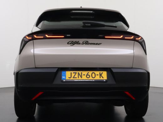 Alfa Romeo Junior Elettrica 54 kWh | 15.000KM!! | FABRIEKSGARANTIE | APPLE CARPLAY| ANDROID AUTO| UNIEKE KLEUR! | A... ActivLease financial lease