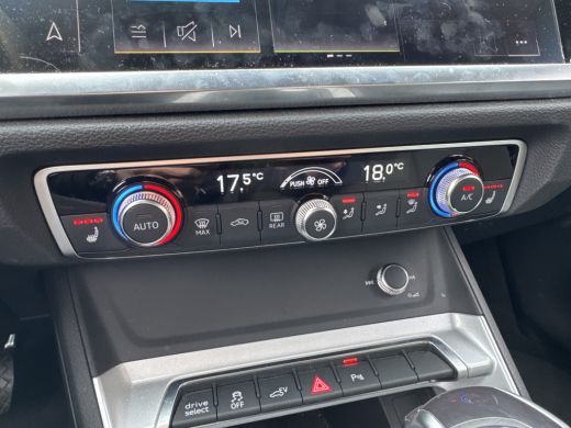 Audi Q3 45 TFSI e 245PK BUSINESS EDITION CARPLAY/ACC/STUURVERW. ActivLease financial lease