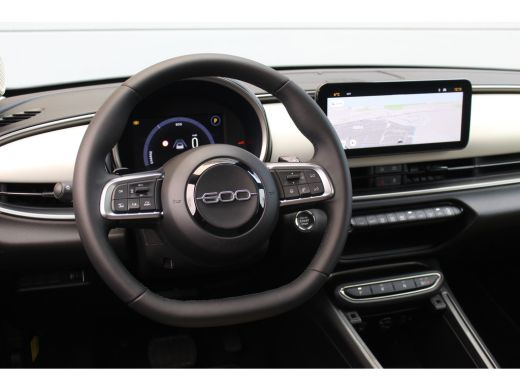 Fiat 600 1.2 Hybrid La Prima | Camera | Adaptive Cruise | Stoelverwarming | Carplay | Keyless | | Achterba... ActivLease financial lease