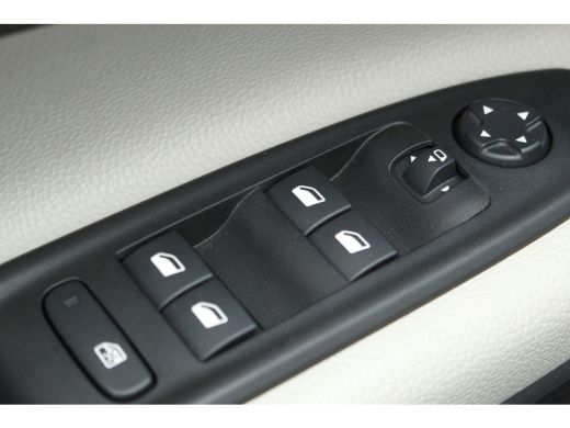 Fiat 600 1.2 Hybrid La Prima | Camera | Adaptive Cruise | Stoelverwarming | Carplay | Keyless | | Achterba... ActivLease financial lease