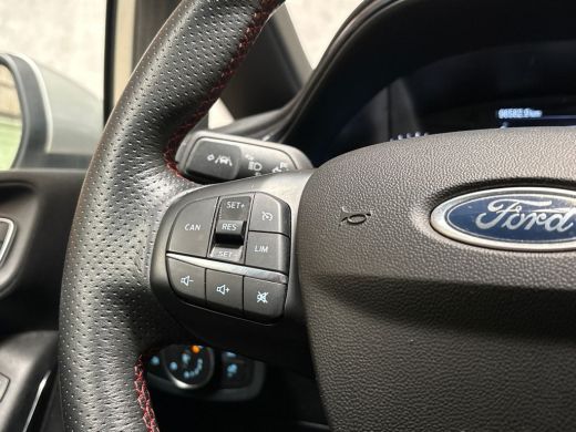 Ford Fiesta 1.0 EcoBoost ST Line (APPLE CARPLAY, GROOT NAVI, CLIMATE, KEYLESS, PARKEERSENSOREN, SPORTSTOELEN,... ActivLease financial lease