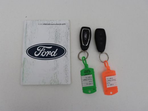 Ford Focus 1.0 EcoBoost Hybrid Titanium Style | Stoelverwarming | Camera | Carplay | Stuurverwarming | Navig... ActivLease financial lease