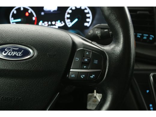 Ford Transit Custom 2.0 TDCI L2H1 170PK | Aut. | Airco | Cruise | Camera | 3 Zits | Trekhaak | Carplay | Navi | Parke... ActivLease financial lease