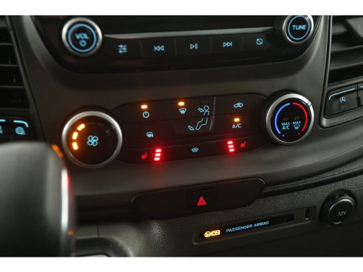 Ford Transit Custom 2.0 TDCI L2H1 170PK | Aut. | Airco | Cruise | Camera | 3 Zits | Trekhaak | Carplay | Navi | Parke... ActivLease financial lease