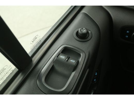 Ford Transit Custom 2.0 TDCI L2H1 170PK | Aut. | Airco | Cruise | Camera | 3 Zits | Trekhaak | Carplay | Navi | Parke... ActivLease financial lease