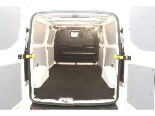 Ford Transit Custom 2.0 TDCI L2H1 170PK | Aut. | Airco | Cruise | Camera | 3 Zits | Trekhaak | Carplay | Navi | Parke... ActivLease financial lease