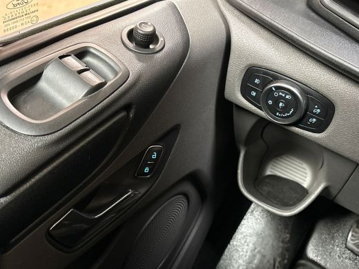 Ford Transit Custom 320 2.0 TDCI L2H1 Deluxe (STOELVERWARMING, BLUETOOTH, ELEK RAMEN, XENON, PARKEERSENSOREN, ARMSTEU... ActivLease financial lease