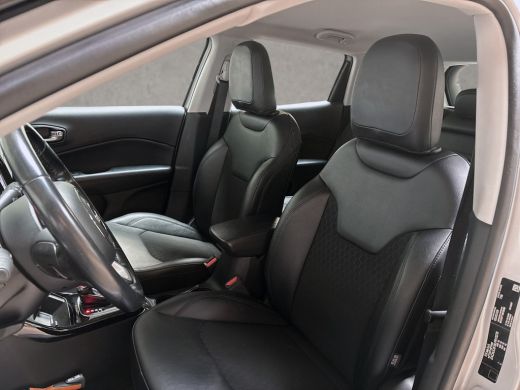 Jeep Compass 1.3T Night Eagle Sport 150Pk Automaat (APPLE CARPLAY, ZWART DAK, GROOT NAVI, CAMERA, GETINT GLAS,... ActivLease financial lease