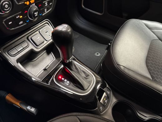 Jeep Compass 1.3T Night Eagle Sport 150Pk Automaat (APPLE CARPLAY, ZWART DAK, GROOT NAVI, CAMERA, GETINT GLAS,... ActivLease financial lease