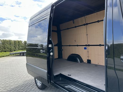 Mercedes-Benz Sprinter 317 CDI 9G-TRONIC RWD / L2H2 / FACELIFT / TREKHAAK 3.5T / CAMERA / BLINDSPOT / DISTRONIC / ADAPTI... ActivLease financial lease