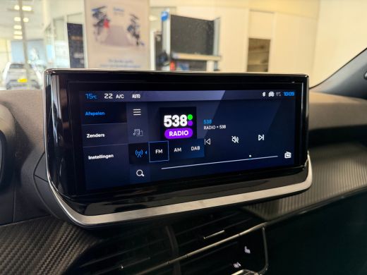 Peugeot 2008 1.2 Hybrid 136 Allure | Stoelverwarming | Camera V+A | Ad. Cruise control | PDC V+A | DAB | Apple... ActivLease financial lease