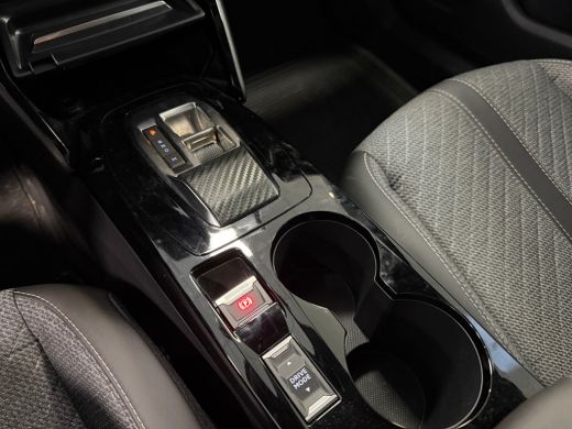 Peugeot 2008 1.2 Hybrid 136 Allure | Stoelverwarming | Camera V+A | Ad. Cruise control | PDC V+A | DAB | Apple... ActivLease financial lease