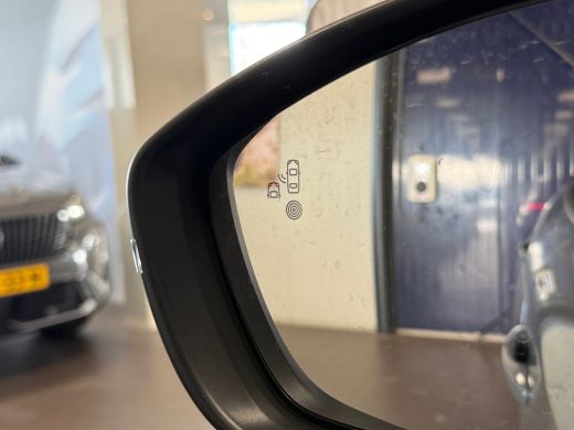 Peugeot 2008 1.2 Hybrid 136 Allure | Stoelverwarming | Camera V+A | Ad. Cruise control | PDC V+A | DAB | Apple... ActivLease financial lease