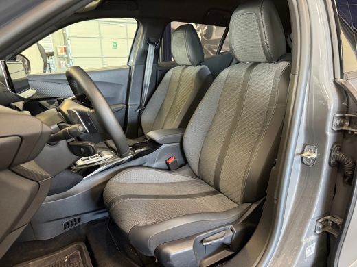 Peugeot 2008 1.2 Hybrid 136 Allure | Stoelverwarming | Camera V+A | Ad. Cruise control | PDC V+A | DAB | Apple... ActivLease financial lease