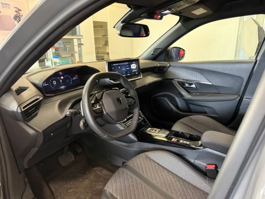 Peugeot 2008 1.2 Hybrid 136 Allure | Stoelverwarming | Camera V+A | Ad. Cruise control | PDC V+A | DAB | Apple... ActivLease financial lease