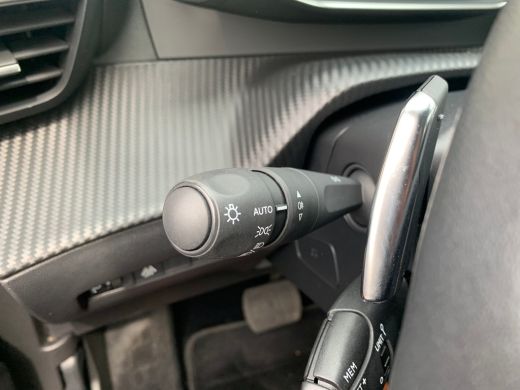 Peugeot 2008 1.2 PureTech Allure Pack Airco | AppleCarplay/ Android Auto | Camera | Cruise Control | DAB | LED... ActivLease financial lease