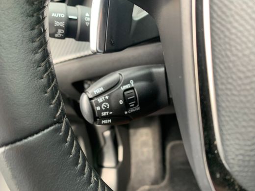 Peugeot 2008 1.2 PureTech Allure Pack Airco | AppleCarplay/ Android Auto | Camera | Cruise Control | DAB | LED... ActivLease financial lease