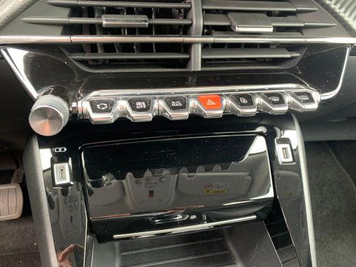 Peugeot 2008 1.2 PureTech Allure Pack Airco | AppleCarplay/ Android Auto | Camera | Cruise Control | DAB | LED... ActivLease financial lease