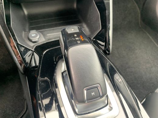 Peugeot 2008 1.2 PureTech Allure Pack Airco | AppleCarplay/ Android Auto | Camera | Cruise Control | DAB | LED... ActivLease financial lease