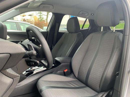 Peugeot 2008 1.2 PureTech Allure Pack Airco | AppleCarplay/ Android Auto | Camera | Cruise Control | DAB | LED... ActivLease financial lease