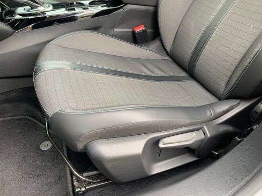 Peugeot 2008 1.2 PureTech Allure Pack Airco | AppleCarplay/ Android Auto | Camera | Cruise Control | DAB | LED... ActivLease financial lease