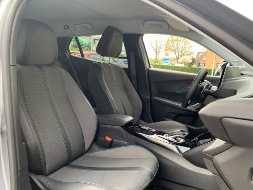 Peugeot 2008 1.2 PureTech Allure Pack Airco | AppleCarplay/ Android Auto | Camera | Cruise Control | DAB | LED... ActivLease financial lease