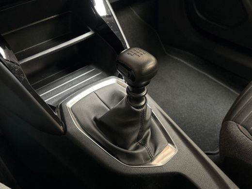 Peugeot 2008 1.2 PureTech Sport (APPLE CARPLAY, NAVIGATIE, PARKEERSENSOREN, SPORTSTOELEN, CRUISE, LANE ASSIST,... ActivLease financial lease