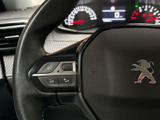 Peugeot 2008 1.2 PureTech Sport (APPLE CARPLAY, NAVIGATIE, PARKEERSENSOREN, SPORTSTOELEN, CRUISE, LANE ASSIST,... ActivLease financial lease