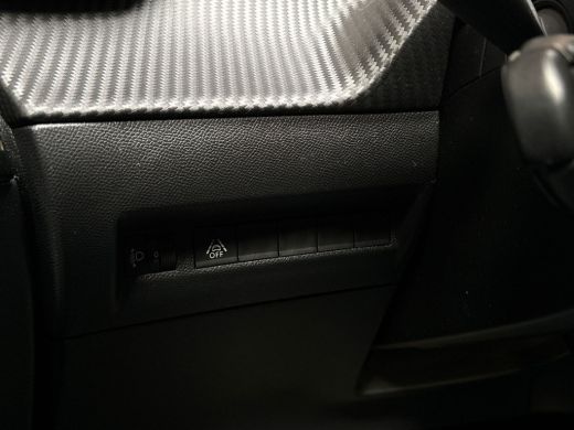 Peugeot 2008 1.2 PureTech Sport (APPLE CARPLAY, NAVIGATIE, PARKEERSENSOREN, SPORTSTOELEN, CRUISE, LANE ASSIST,... ActivLease financial lease