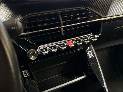 Peugeot 2008 1.2 PureTech Sport (APPLE CARPLAY, NAVIGATIE, PARKEERSENSOREN, SPORTSTOELEN, CRUISE, LANE ASSIST,... ActivLease financial lease